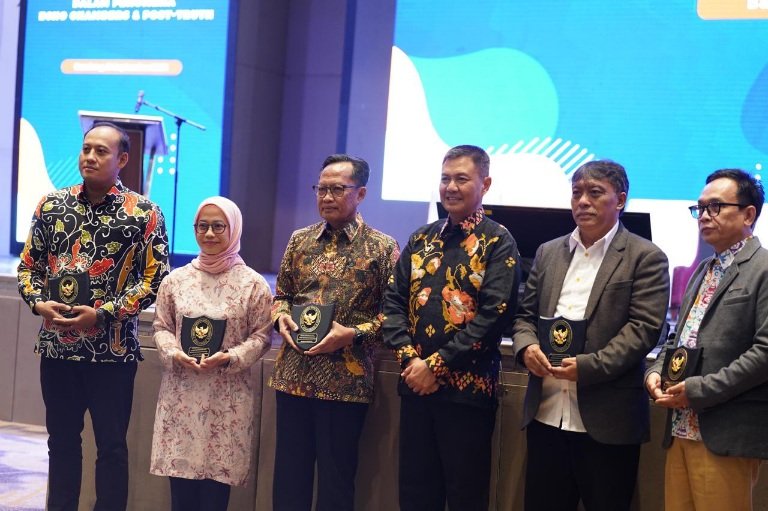 Kemenko Polkam Kupas Bahaya Echo Chimbers and Post-Truth saat Seminar Literasi Digital Jawa Barat Tangguh